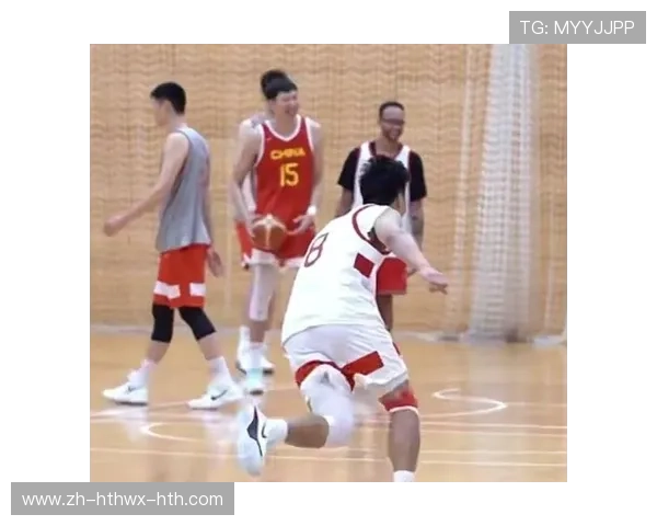 足球暖心瞬间VS CBA感动时刻，对比引发网友热议